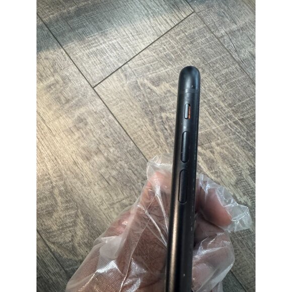 Apple iPhone XR 64GB Black Unlocked A1984 Excellent Condition Battery 79% - Picture 4 of 10